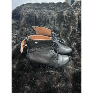 L’amour Des Pieds black leather witchy Victorian boots  Size 6.5